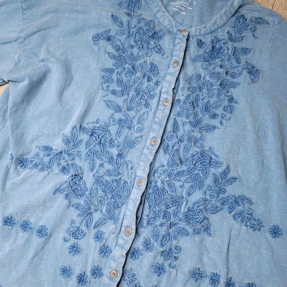 Caite floral embroidered soft long sleeve button up chambray blue shirt sz small - Picture 4 of 4